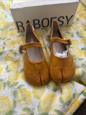 Raboesy women’s Mustard Yellow Mary Jane Split-Toe Shoes